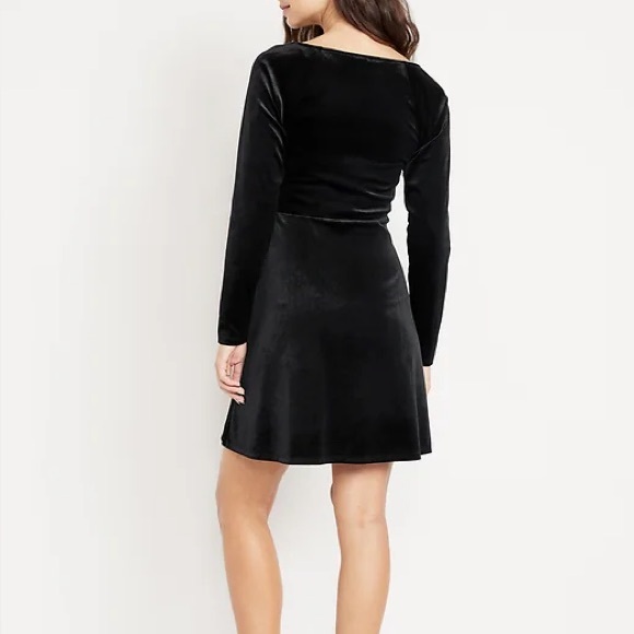 OLD NAVY Elegant Black Velvet Dress - Picture 2 of 14